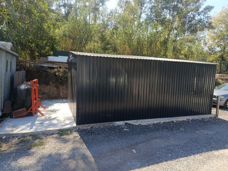 Dépôt atelier métallique de 30 m² monté par ERICK TOITURES 06
